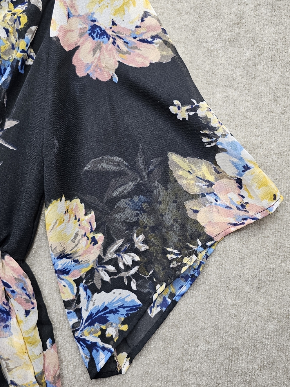 Bailey Blue Y2K Floral Romper Small Bell Sleeve Deep Plunge Boho - Picture 7 of 16